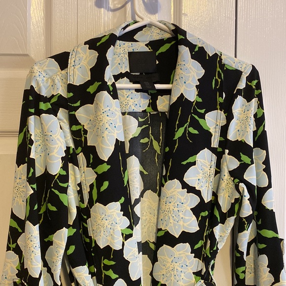 Belted spring coat, never worn! - Picture 2 of 4